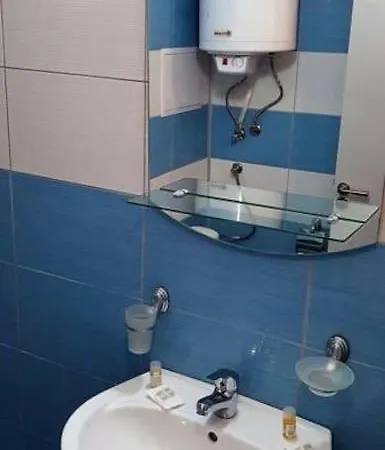 Rose Garden Omax Napospart