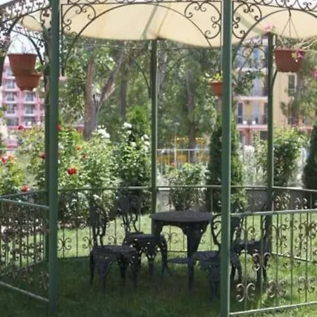 Apartmanhotel Rose Garden Omax