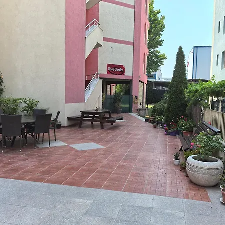 Hotel apartamentowy Rose Garden Omax