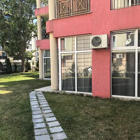 Apartmanhotel Rose Garden Omax 3*