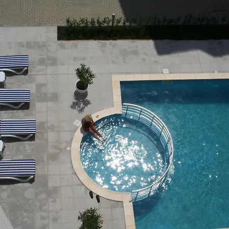 Rose Garden Omax Солнечный берег