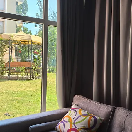 Апарт-отель Rose Garden Omax