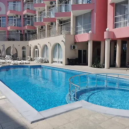 Апарт-отель Rose Garden Omax