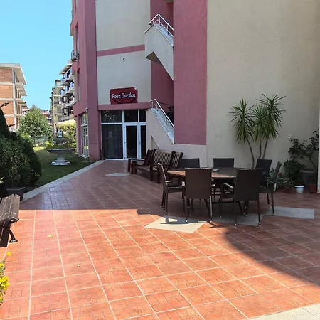 Апарт-отель Rose Garden Omax 3*