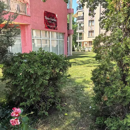 Апарт-отель Rose Garden Omax