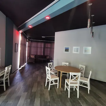 Апарт-отель Rose Garden Omax