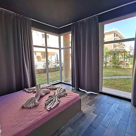 Aparthotel Rose Garden Omax
