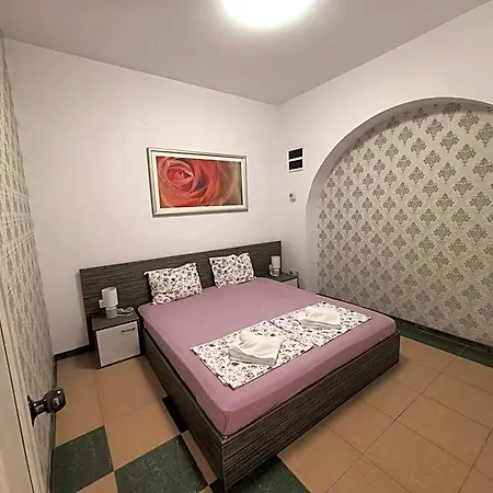 Aparthotel Rose Garden Omax
