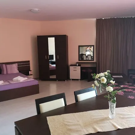 Aparthotel Rose Garden Omax 3*