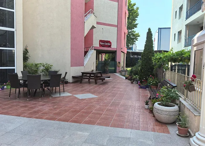 Lejlighedshotel Rose Garden Omax