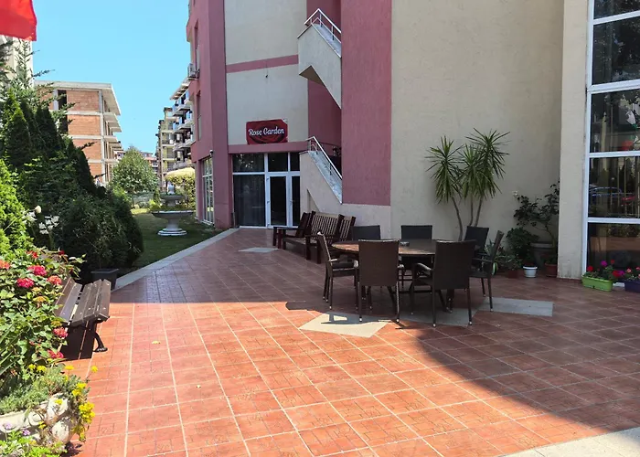 Lejlighedshotel Rose Garden Omax 3*